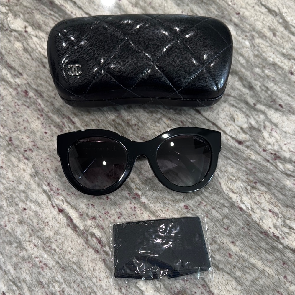 CHANEL Black Fashion-Forward Sunglasses